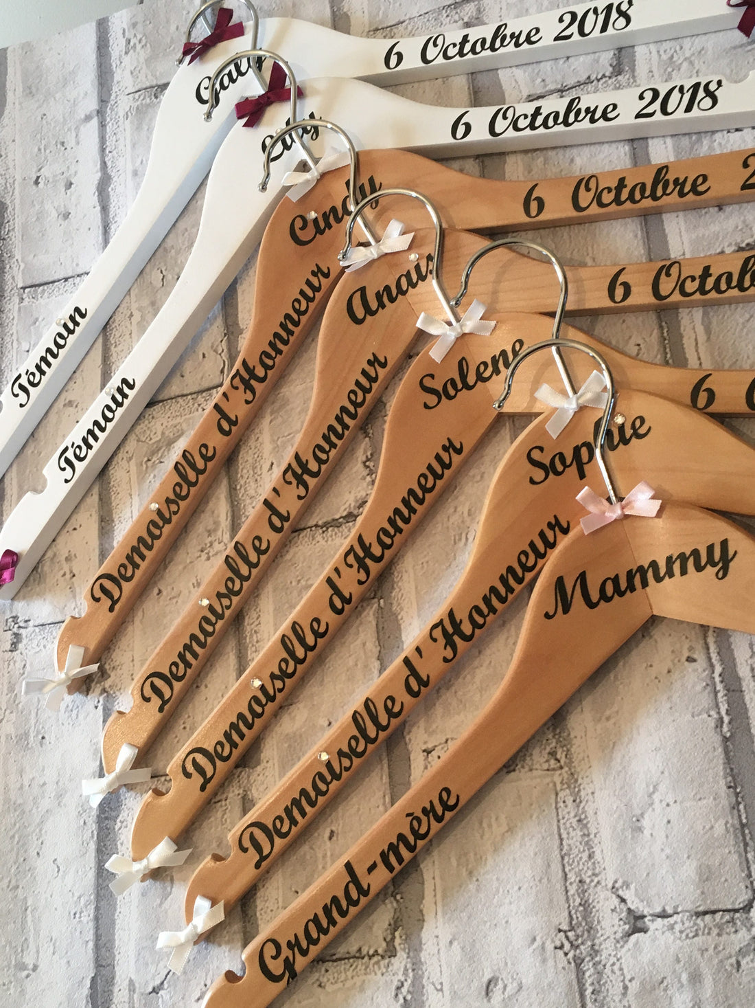 Customised Wedding hangers - Set of 7 - Bridal Party Outfit Organisers - Personalised