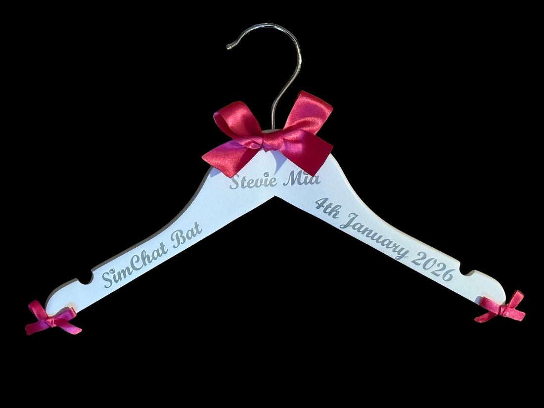 Simchat Bat/Brit Milah Hanger. Personalised Baby Girl or Boy Outfit Hanger for Jewish Ceremony. Unique Baby Gift. Fully customisable.